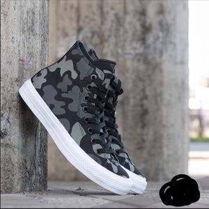 🍒 Camo High Top Converse